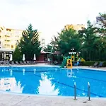 67 & 16 Rainbow Complex Appartement *