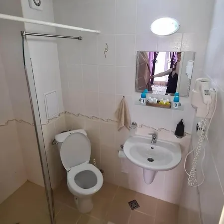 67 شقة