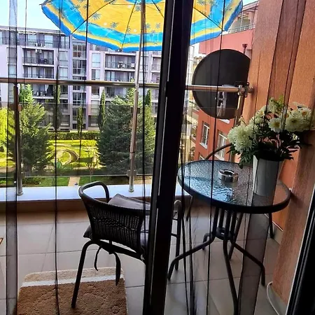 67 & 16 Rainbow Complex דירה